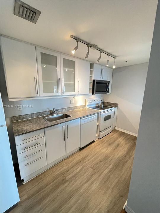 В аренду: $4,000 (3 спален, 2 ванн, 1318 Квадратных фут)