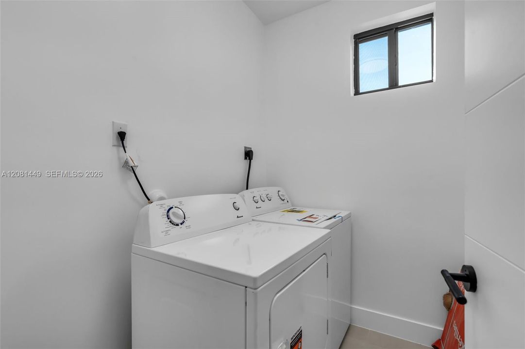For Rent: $2,850 (3 beds, 2 baths, 1150 Square Feet)