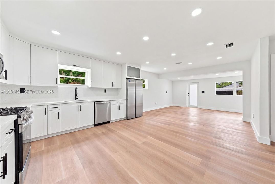 На продажу: $585,000 (4 спален, 3 ванн, 1641 Квадратных фут)