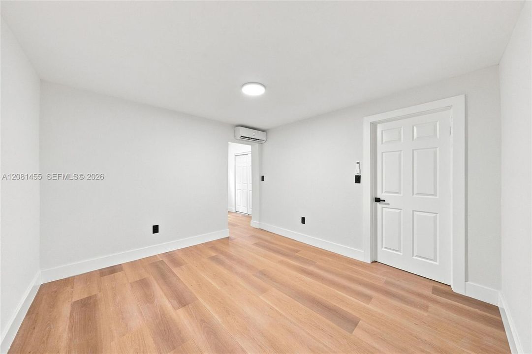 BED #4 (REAR APT)