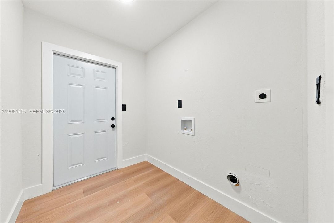 LAUNDRY ROOM