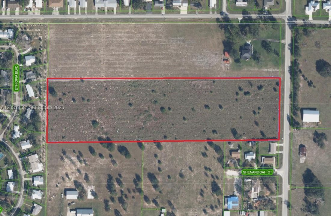En Venta: $1,200,000 (10.33 acres)