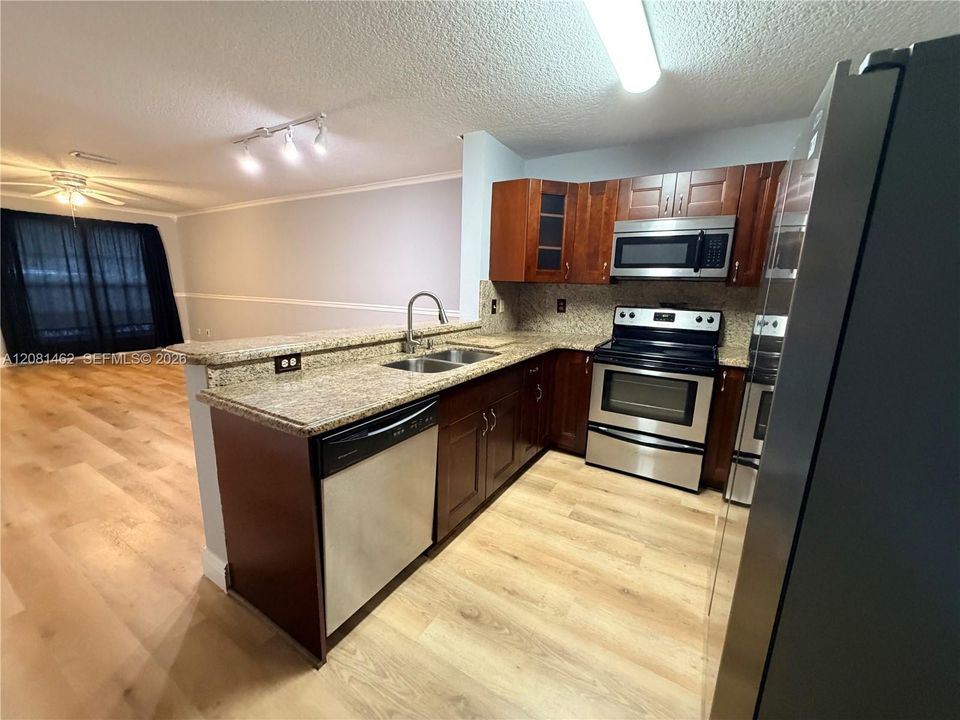 В аренду: $2,600 (2 спален, 2 ванн, 1120 Квадратных фут)