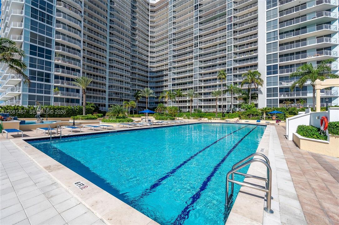 В аренду: $2,800 (2 спален, 2 ванн, 1030 Квадратных фут)