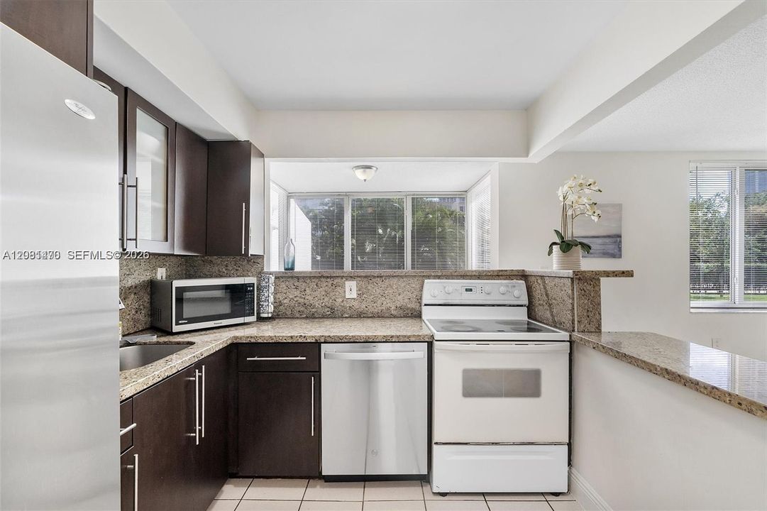 En Venta: $280,000 (2 camas, 2 baños, 937 Pies cuadrados)