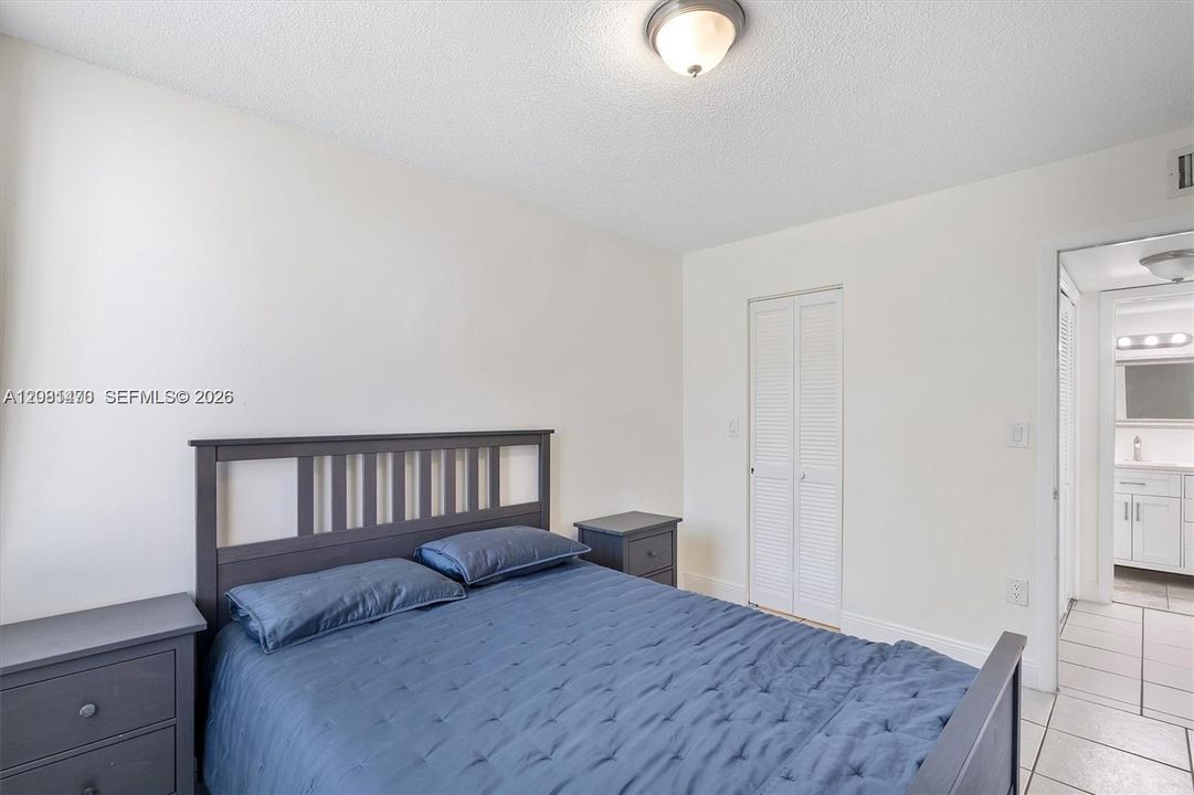 En Venta: $280,000 (2 camas, 2 baños, 937 Pies cuadrados)