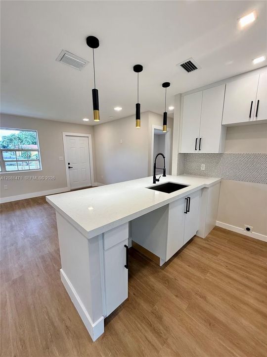 En Venta: $514,900 (3 camas, 2 baños, 880 Pies cuadrados)