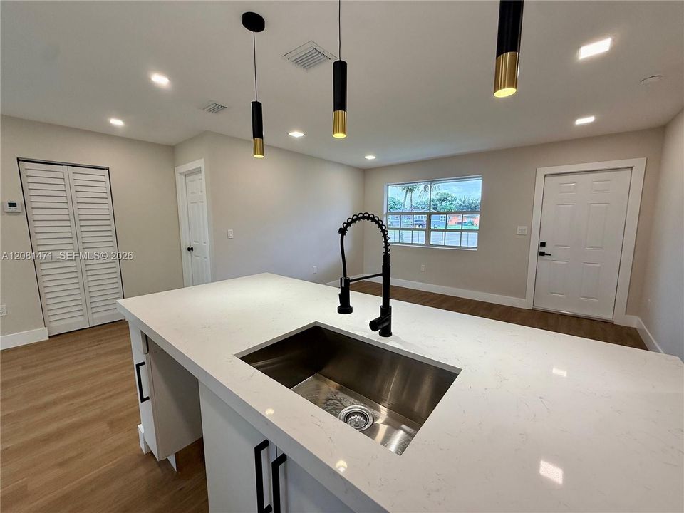 En Venta: $514,900 (3 camas, 2 baños, 880 Pies cuadrados)