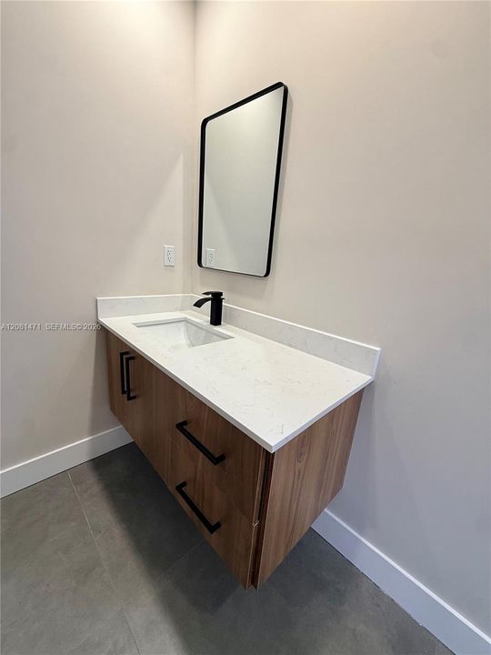 En Venta: $514,900 (3 camas, 2 baños, 880 Pies cuadrados)