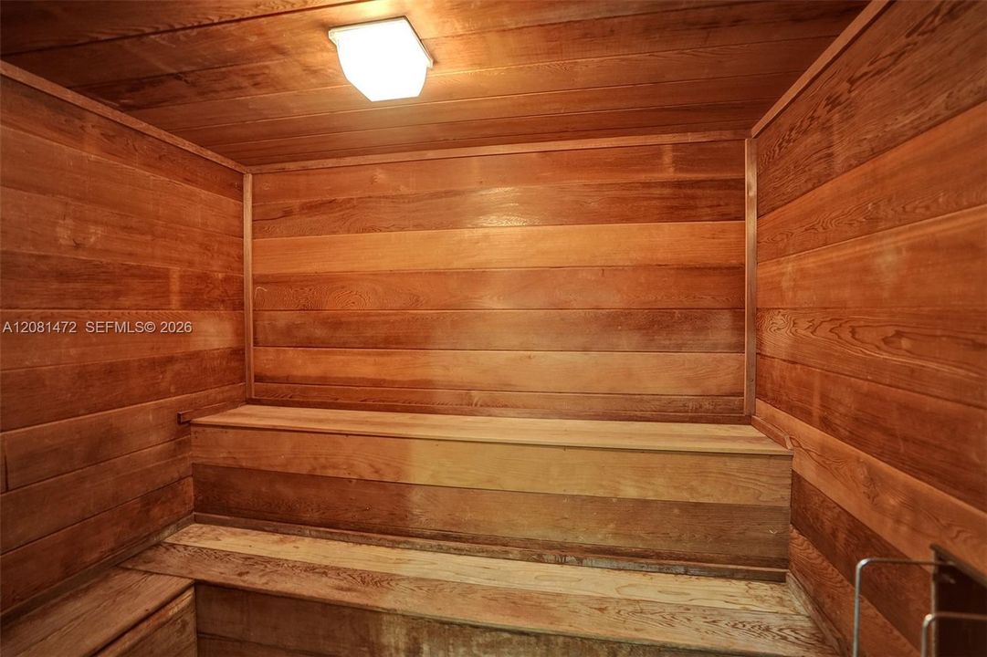 На продажу: $195,000 (2 спален, 2 ванн, 1070 Квадратных фут)