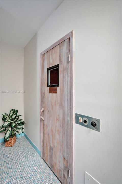 На продажу: $195,000 (2 спален, 2 ванн, 1070 Квадратных фут)