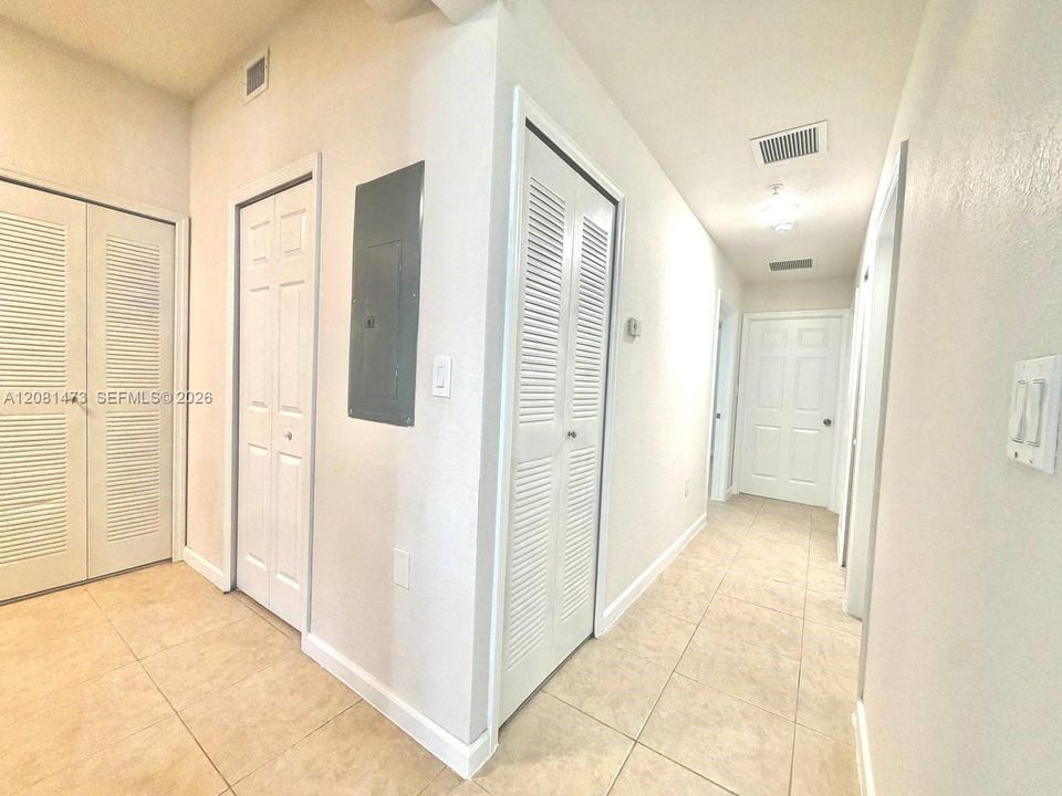 В аренду: $2,677 (3 спален, 2 ванн, 1189 Квадратных фут)