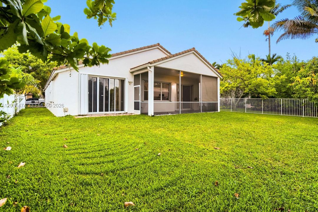 Activo con contrato: $619,900 (4 camas, 2 baños, 1859 Pies cuadrados)