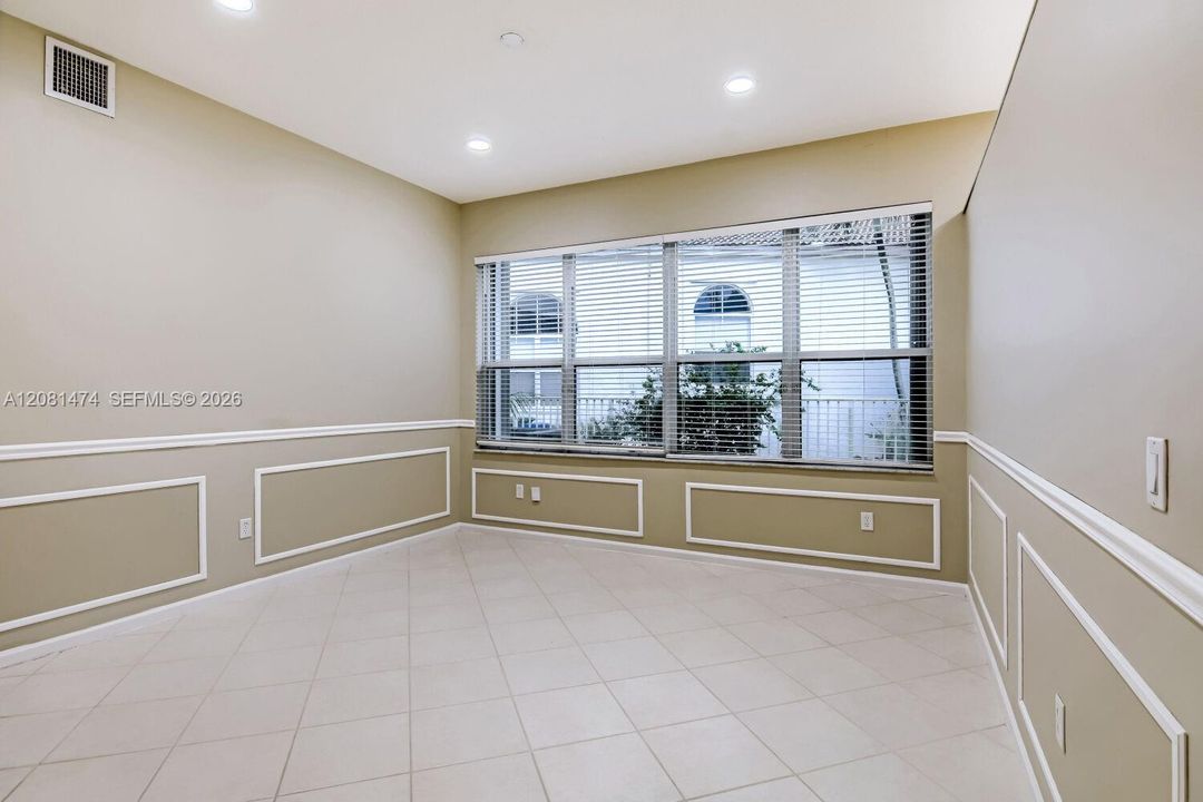 Activo con contrato: $619,900 (4 camas, 2 baños, 1859 Pies cuadrados)
