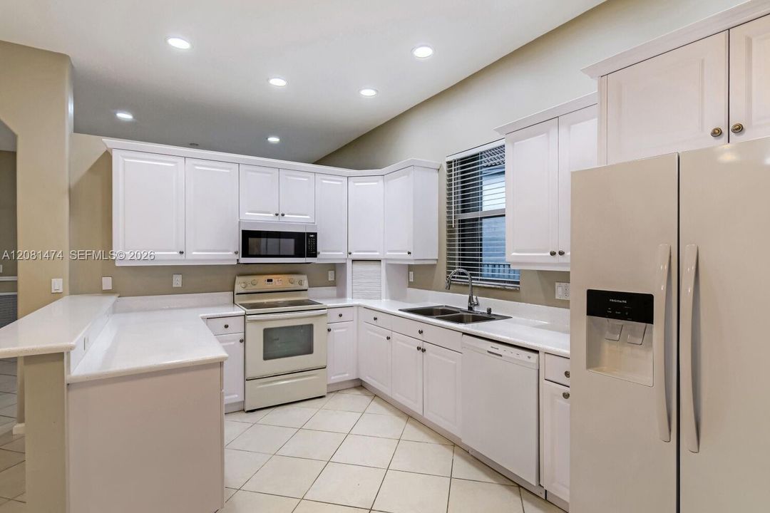 Activo con contrato: $619,900 (4 camas, 2 baños, 1859 Pies cuadrados)