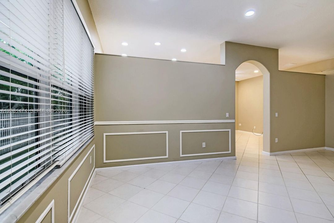 Activo con contrato: $619,900 (4 camas, 2 baños, 1859 Pies cuadrados)