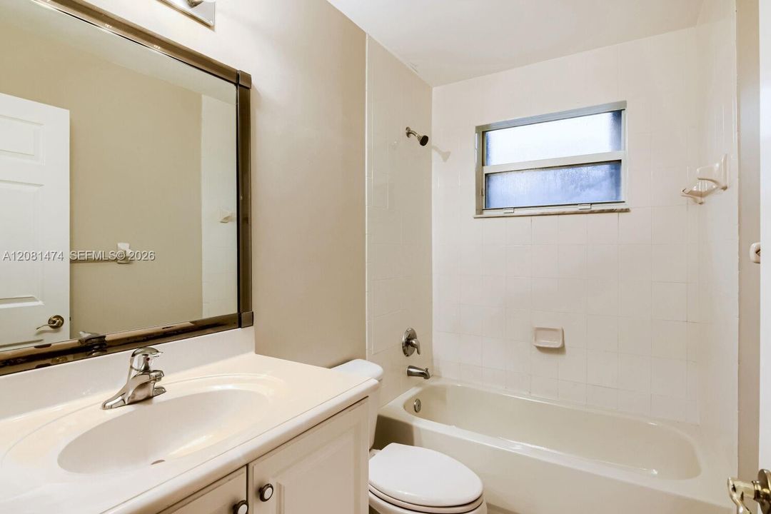 Activo con contrato: $619,900 (4 camas, 2 baños, 1859 Pies cuadrados)