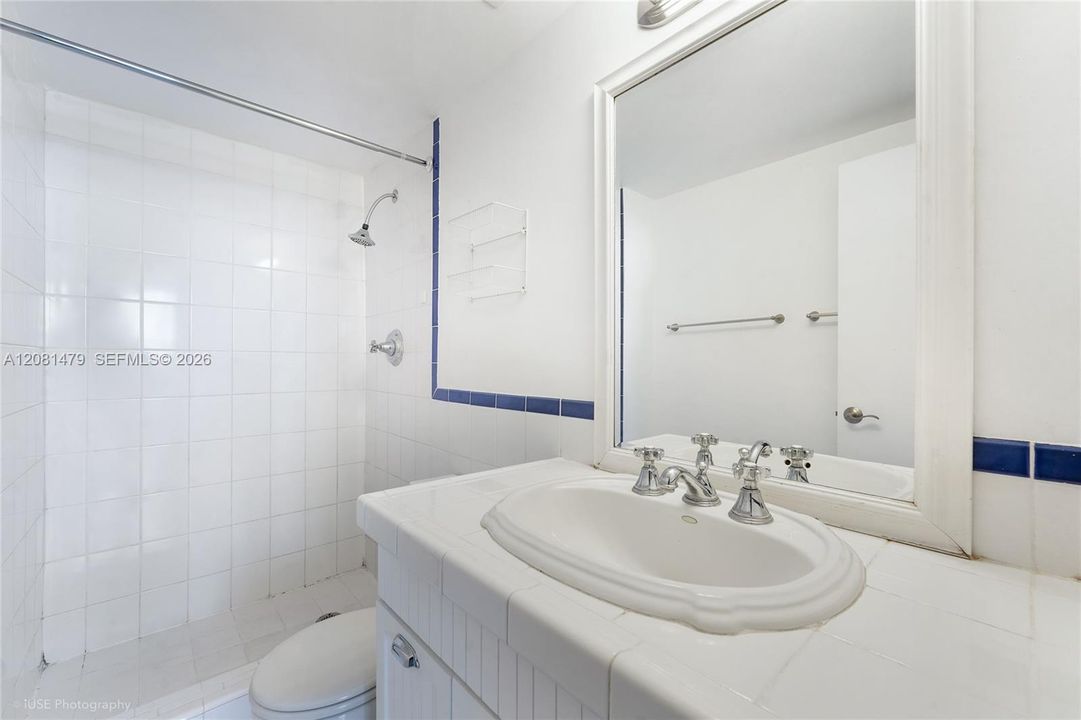 На продажу: $369,900 (2 спален, 2 ванн, 1207 Квадратных фут)