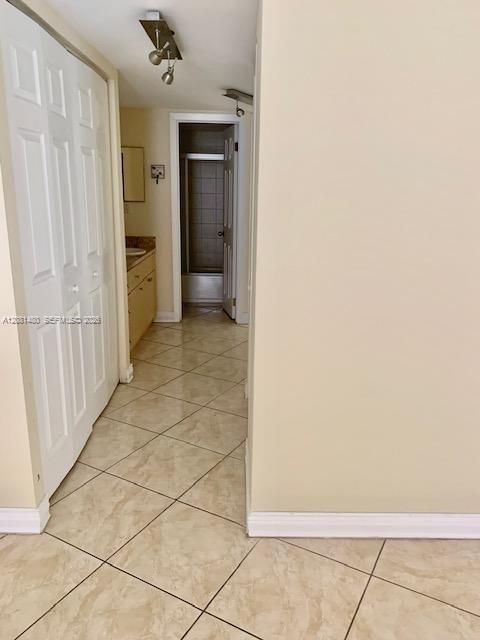 For Sale: $224,700 (2 beds, 2 baths, 1081 Square Feet)