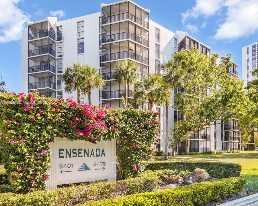 For Sale: $224,700 (2 beds, 2 baths, 1081 Square Feet)