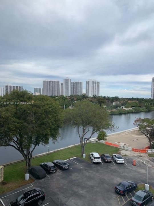 For Sale: $224,700 (2 beds, 2 baths, 1081 Square Feet)