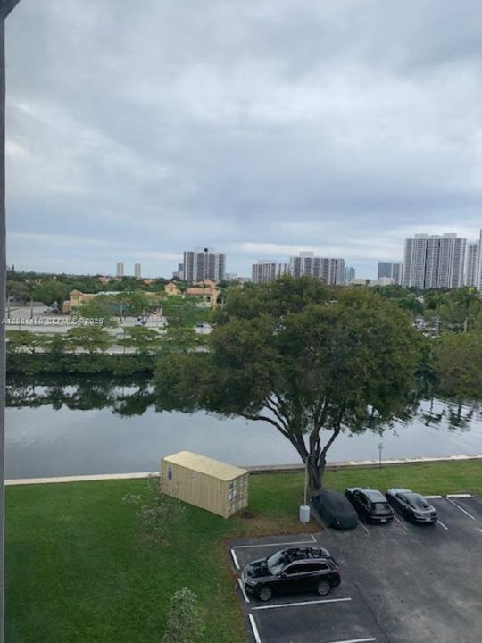 For Sale: $224,700 (2 beds, 2 baths, 1081 Square Feet)
