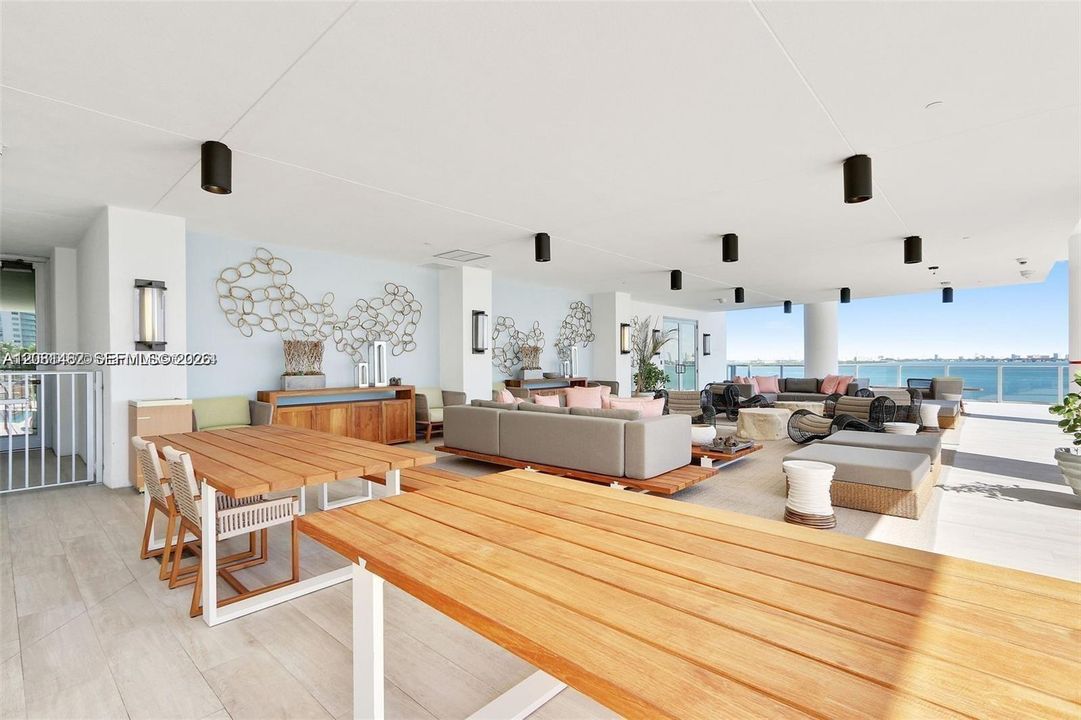 En Venta: $650,000 (1 camas, 2 baños, 790 Pies cuadrados)