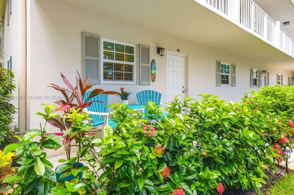 For Sale: $350,000 (2 beds, 2 baths, 1130 Square Feet)