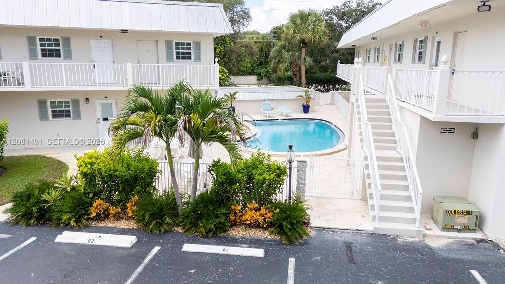 For Sale: $350,000 (2 beds, 2 baths, 1130 Square Feet)