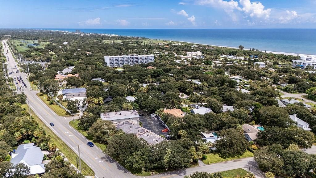 For Sale: $350,000 (2 beds, 2 baths, 1130 Square Feet)