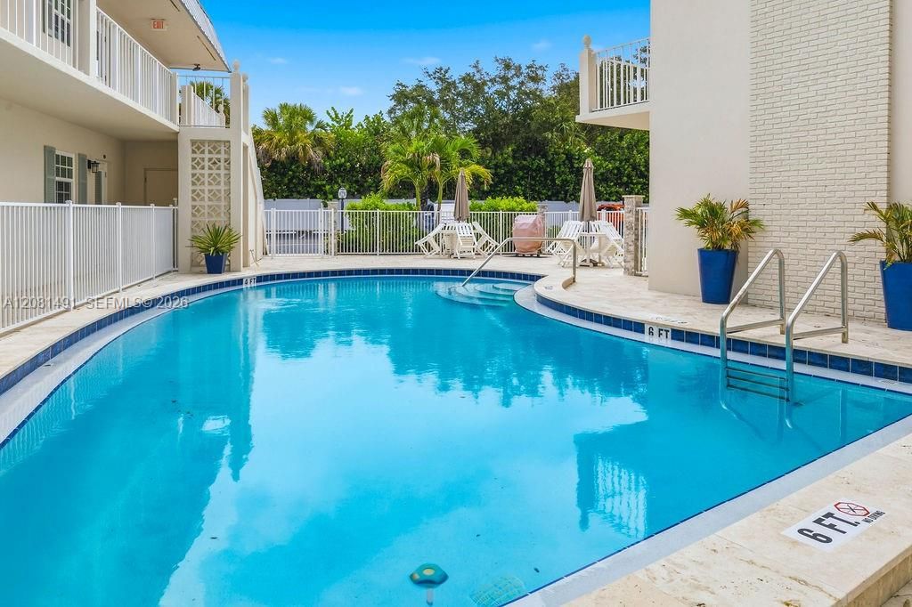 For Sale: $350,000 (2 beds, 2 baths, 1130 Square Feet)