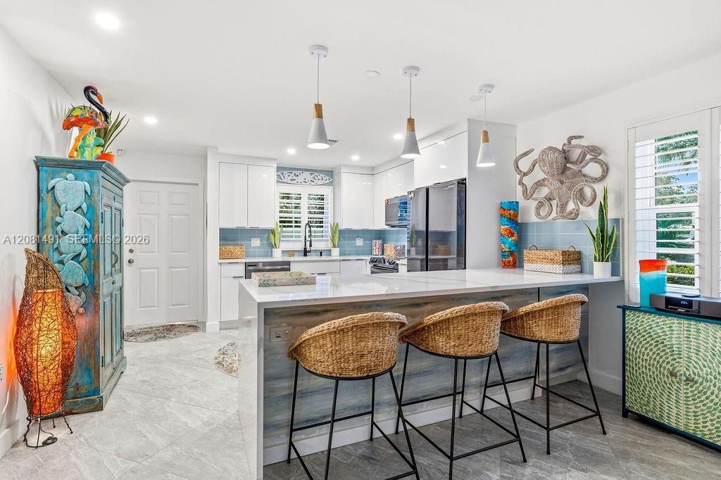 For Sale: $350,000 (2 beds, 2 baths, 1130 Square Feet)