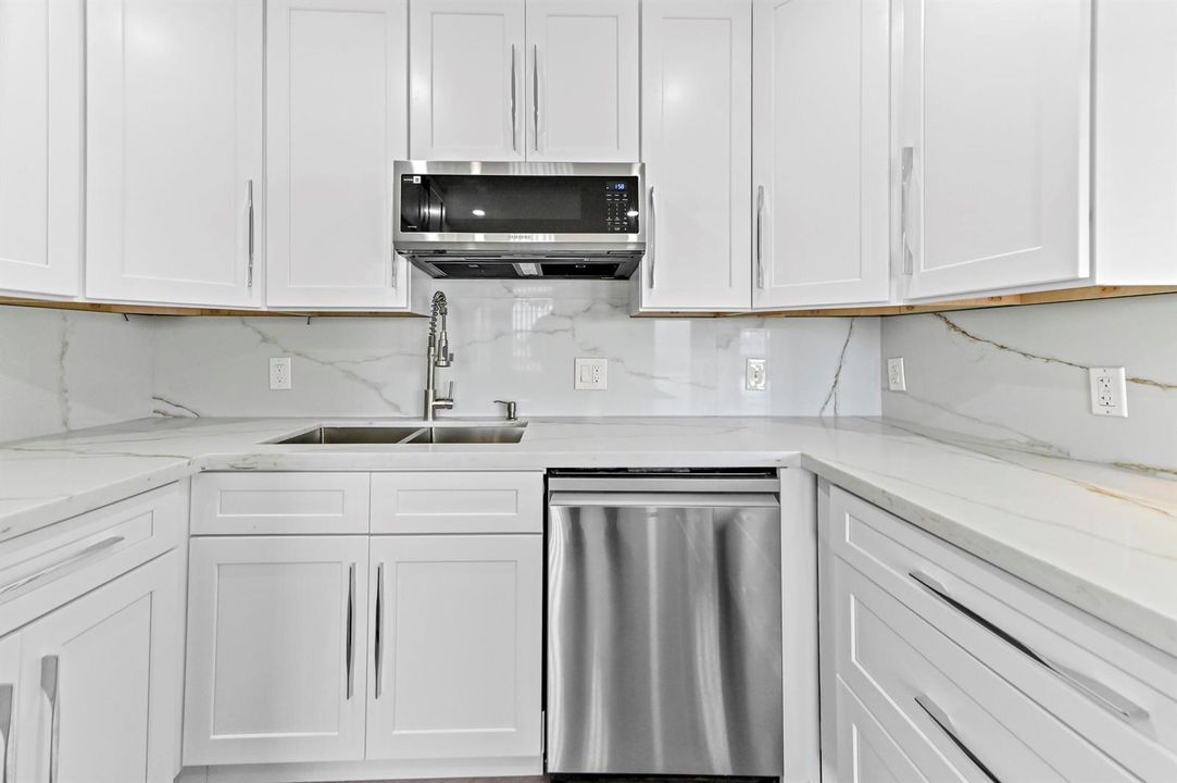 12 Kitchen 02