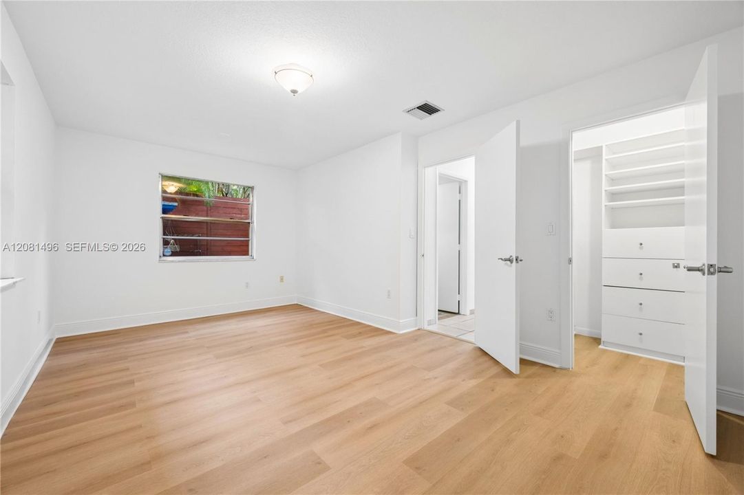 В аренду: $3,200 (2 спален, 1 ванн, 2260 Квадратных фут)