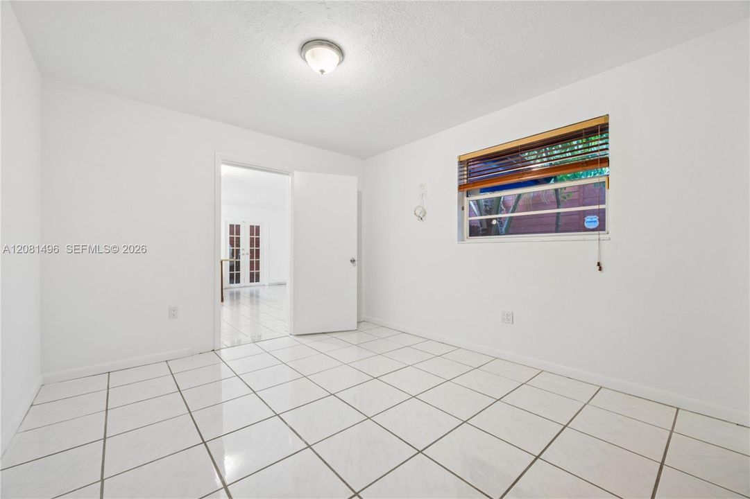 В аренду: $3,200 (2 спален, 1 ванн, 2260 Квадратных фут)