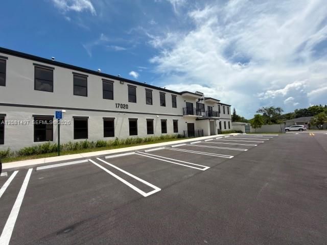 For Rent: $2,250 (2 beds, 2 baths, 1094 Square Feet)