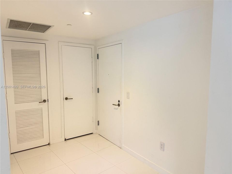 В аренду: $4,500 (2 спален, 2 ванн, 1165 Квадратных фут)