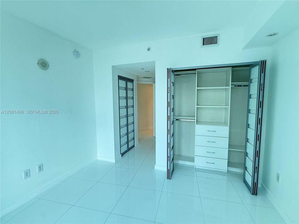 В аренду: $4,500 (2 спален, 2 ванн, 1165 Квадратных фут)