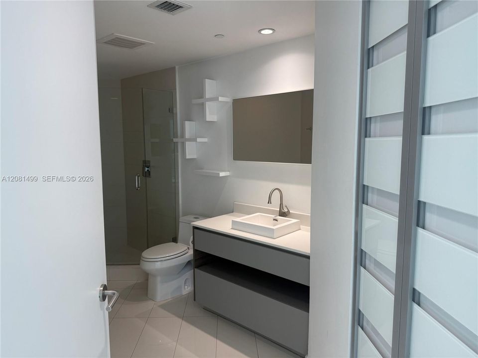 В аренду: $4,500 (2 спален, 2 ванн, 1165 Квадратных фут)