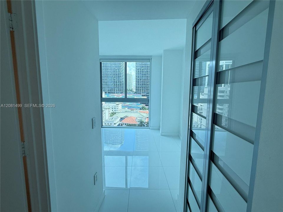 В аренду: $4,500 (2 спален, 2 ванн, 1165 Квадратных фут)