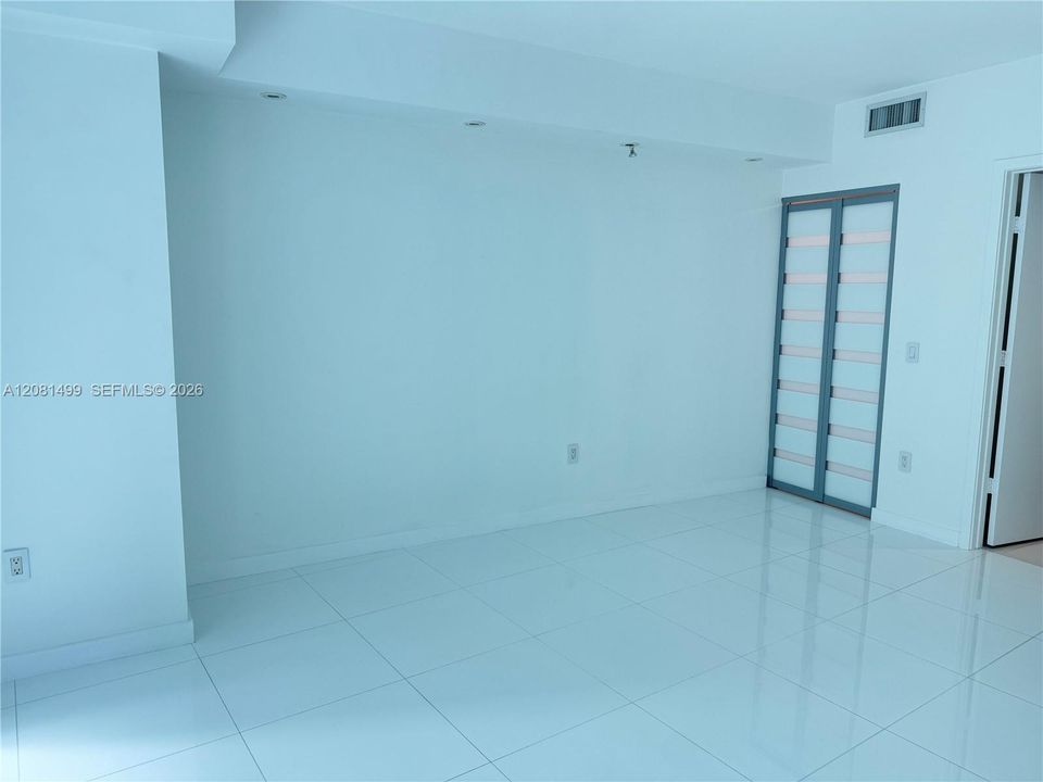 В аренду: $4,500 (2 спален, 2 ванн, 1165 Квадратных фут)