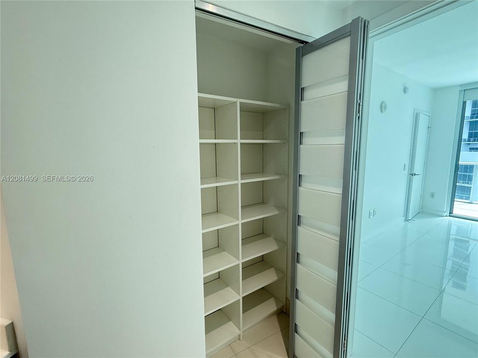 В аренду: $4,500 (2 спален, 2 ванн, 1165 Квадратных фут)