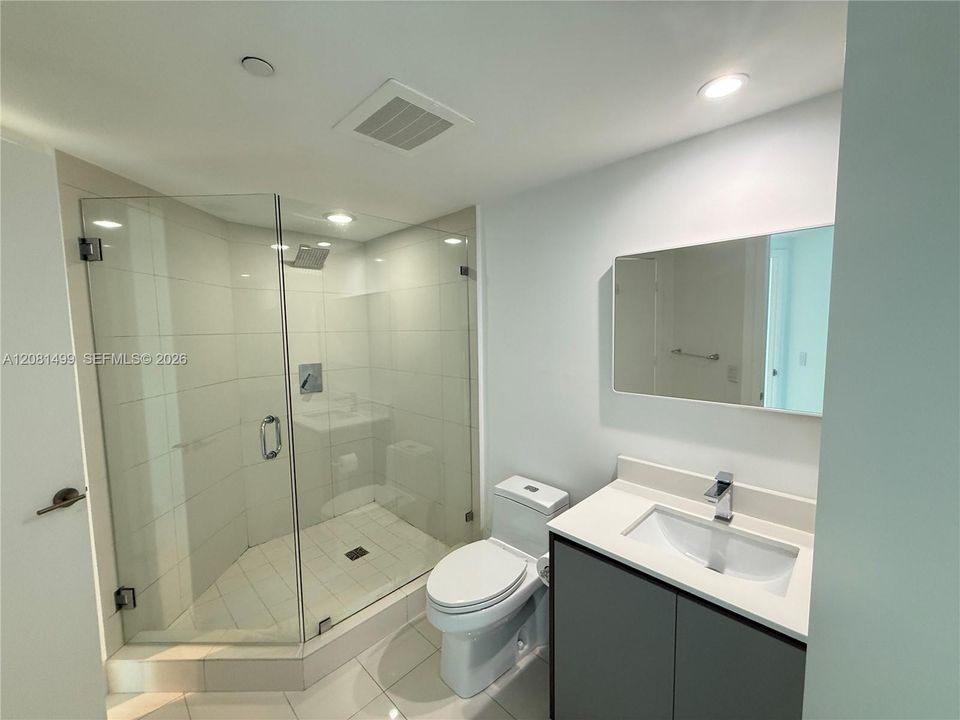 В аренду: $4,500 (2 спален, 2 ванн, 1165 Квадратных фут)