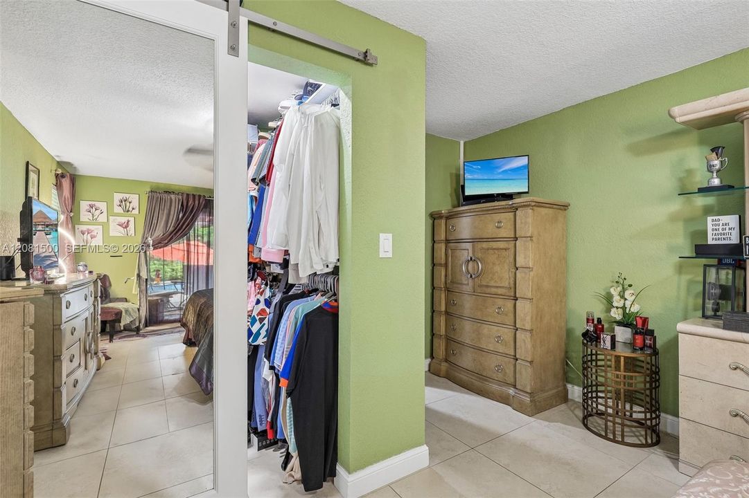 For Sale: $700,000 (5 beds, 2 baths, 2094 Square Feet)
