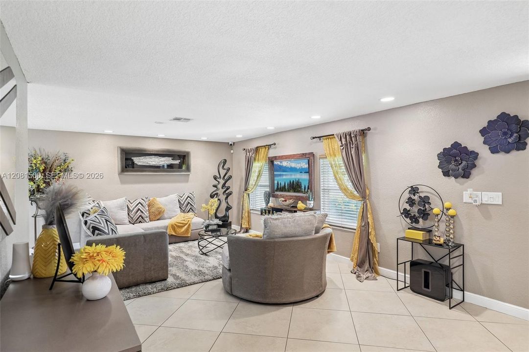 For Sale: $700,000 (5 beds, 2 baths, 2094 Square Feet)