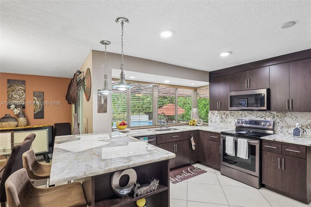 For Sale: $700,000 (5 beds, 2 baths, 2094 Square Feet)