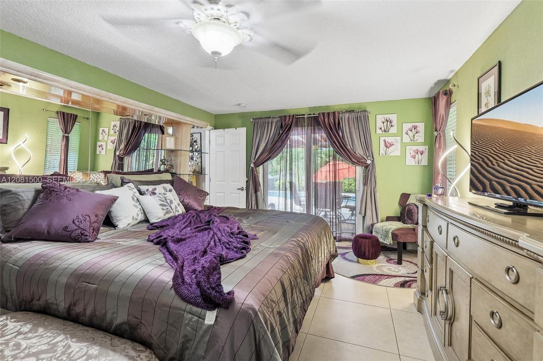 For Sale: $700,000 (5 beds, 2 baths, 2094 Square Feet)