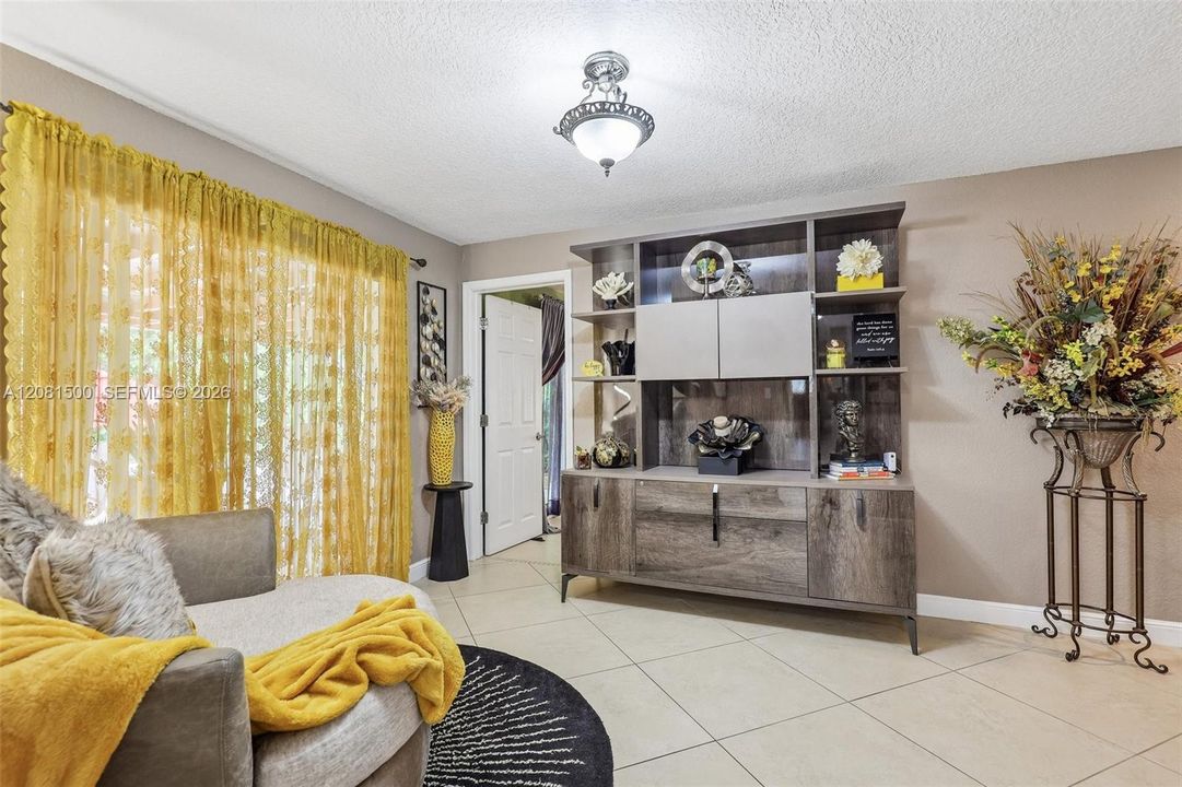 For Sale: $700,000 (5 beds, 2 baths, 2094 Square Feet)
