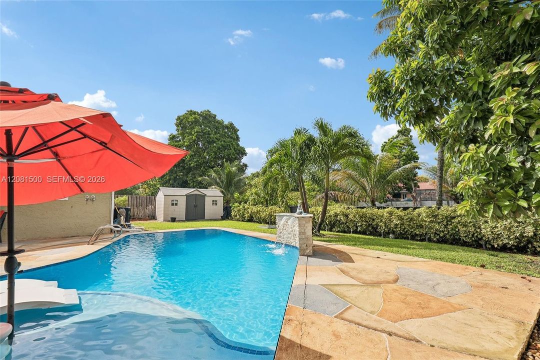 For Sale: $700,000 (5 beds, 2 baths, 2094 Square Feet)