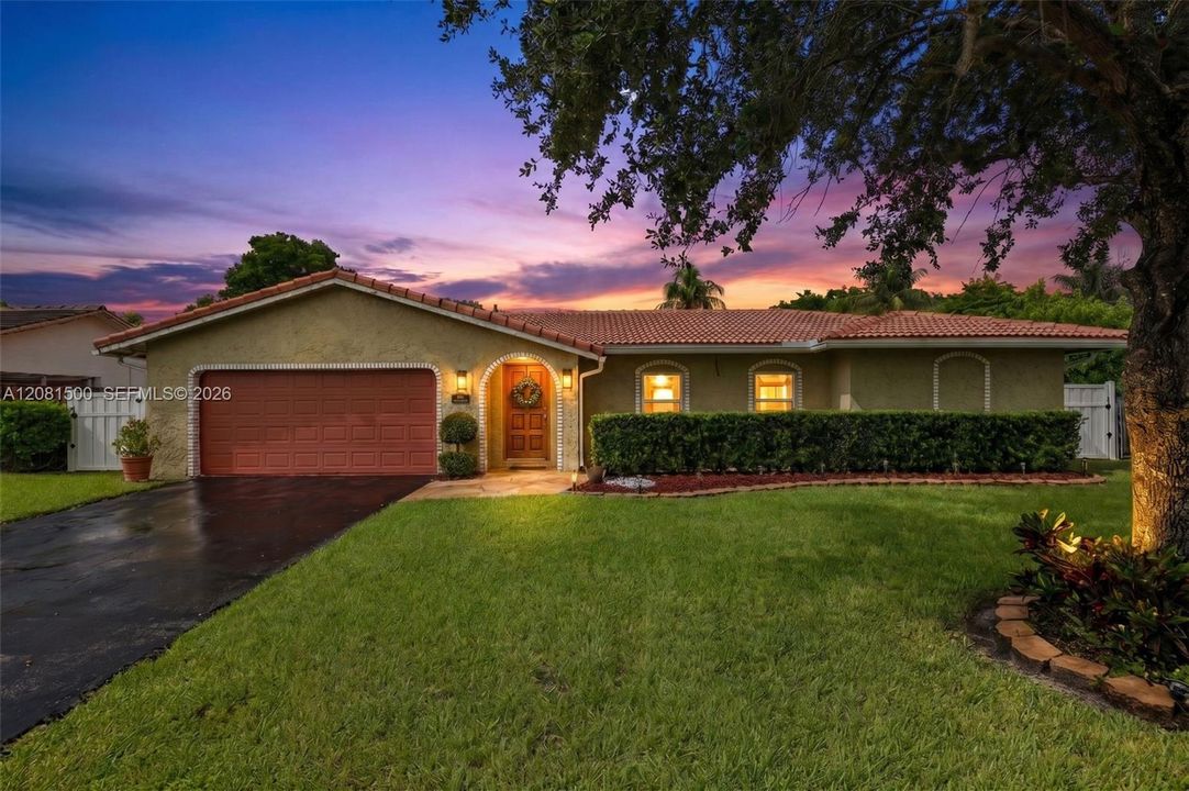 For Sale: $700,000 (5 beds, 2 baths, 2094 Square Feet)